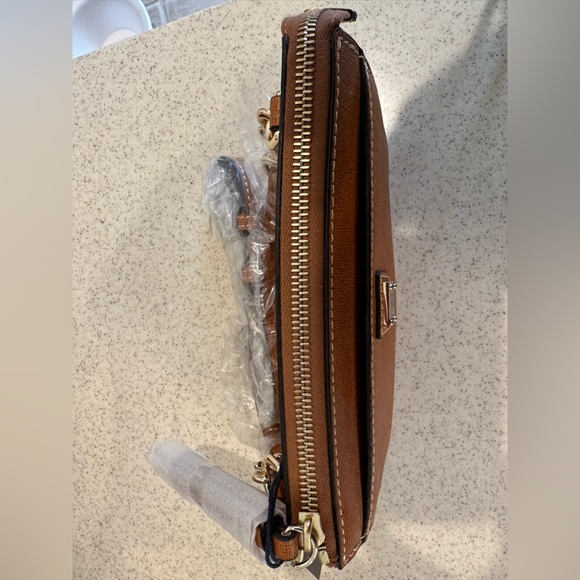 Adorable leather Dooney & Burke crossbody purse. Brand new with tags. - Picture 2 of 6